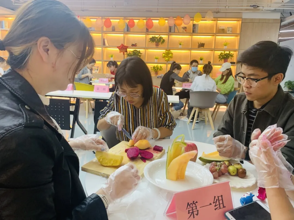 猜燈謎、拼果盤，中原工業(yè)設(shè)計城的這場迎國慶中秋雙節(jié)活動氛圍濃