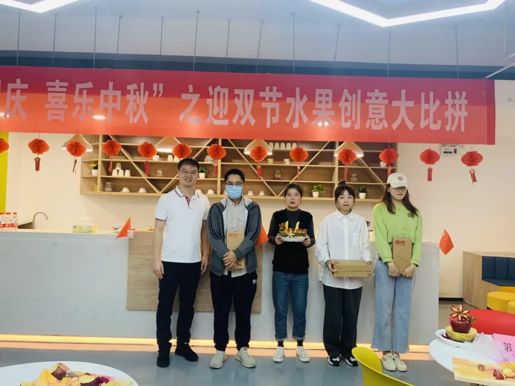 猜燈謎、拼果盤，中原工業(yè)設(shè)計城的這場迎國慶中秋雙節(jié)活動氛圍濃