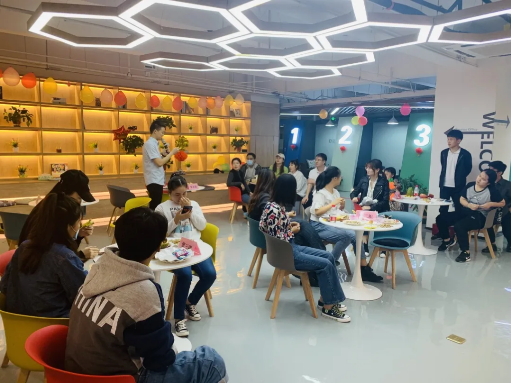 猜燈謎、拼果盤，中原工業(yè)設(shè)計城的這場迎國慶中秋雙節(jié)活動氛圍濃