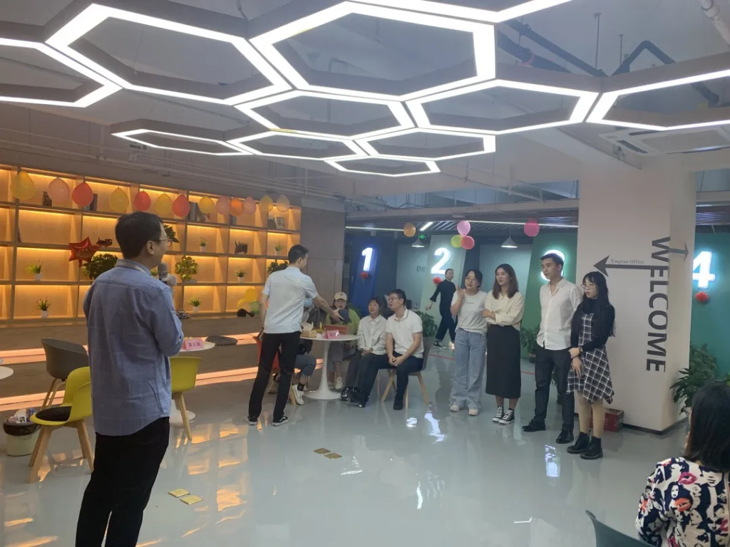 猜燈謎、拼果盤，中原工業(yè)設(shè)計城的這場迎國慶中秋雙節(jié)活動氛圍濃
