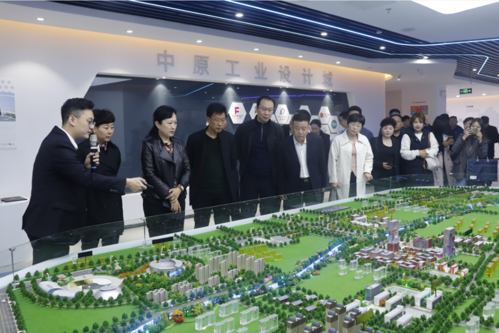 讓設計賦能企業(yè)——焦作市委統(tǒng)戰(zhàn)部副部長、市工商聯(lián)黨組書記武曉紅率領企業(yè)家參觀團走進設計城
