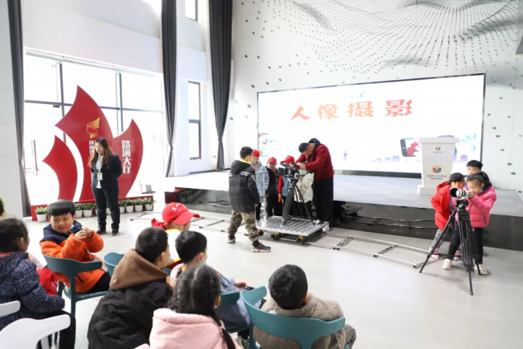 中原工業設計城舉辦小學生研學活動：走進設計“圈”，感受設計奧妙