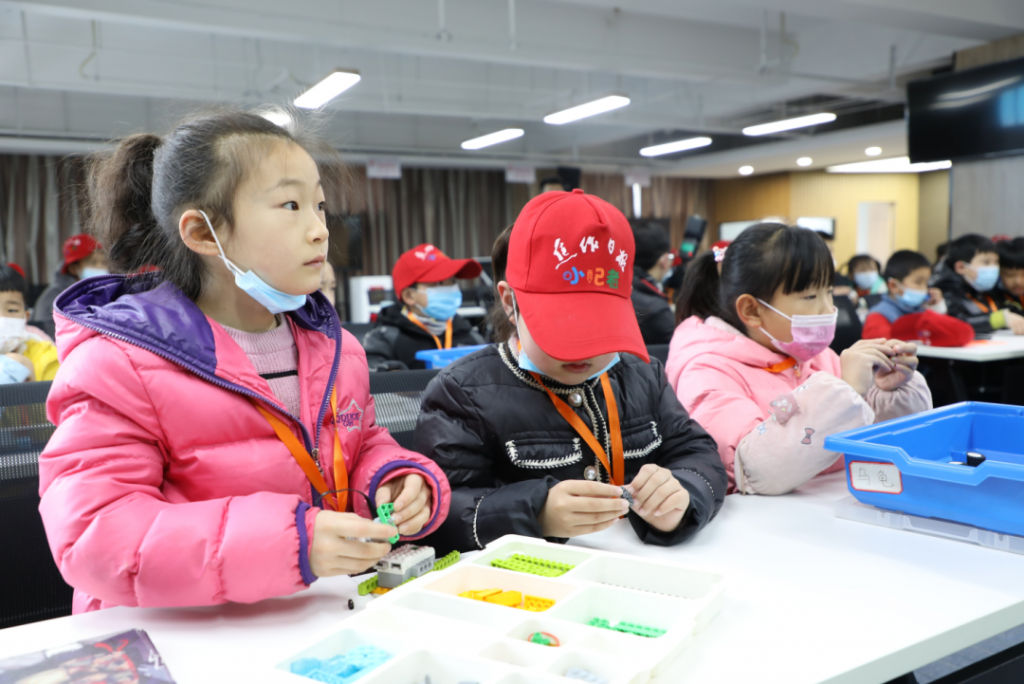 中原工業設計城舉辦小學生研學活動：走進設計“圈”，感受設計奧妙