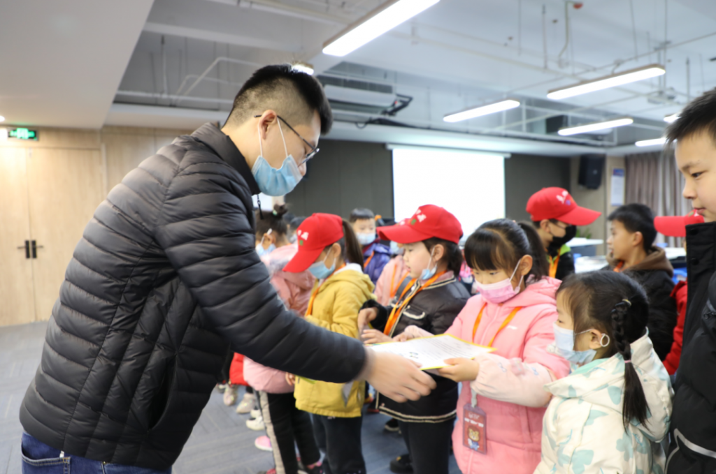 中原工業設計城舉辦小學生研學活動：走進設計“圈”，感受設計奧妙