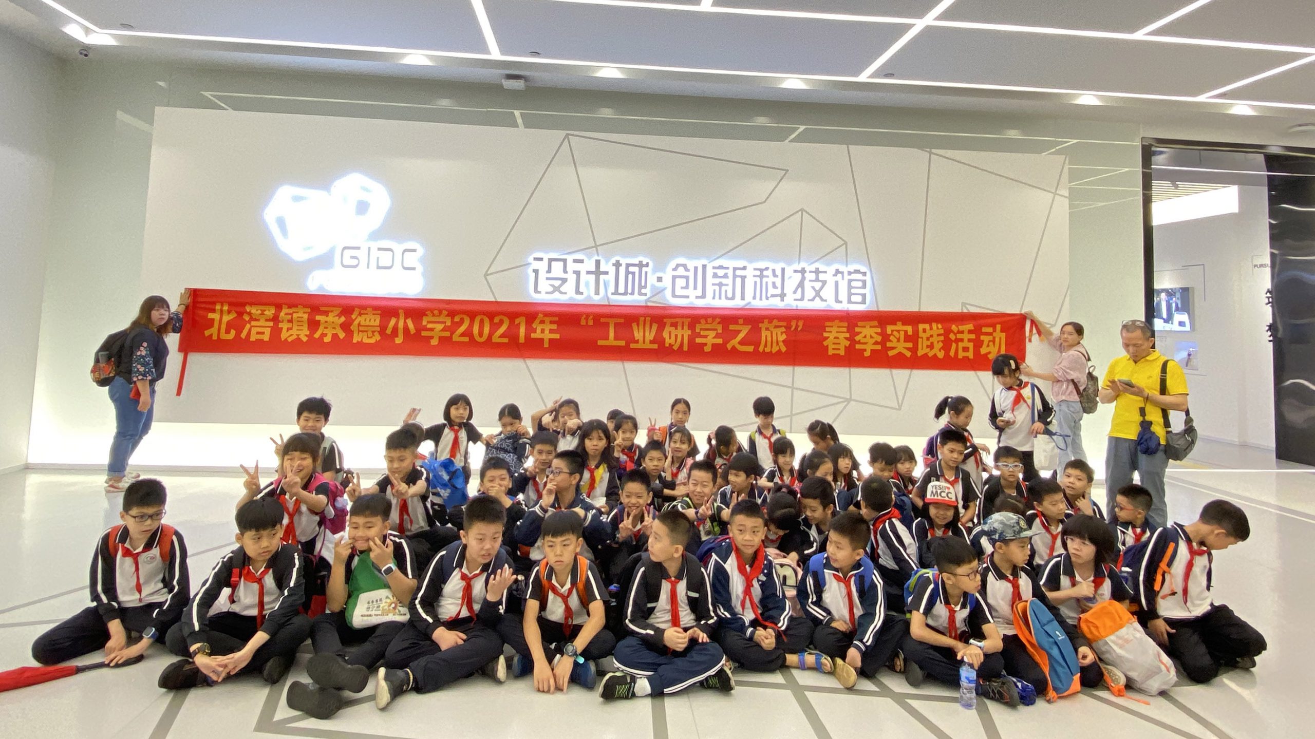 00名小學生“沸騰”了，在我城來一場創(chuàng)意紛呈的工業(yè)研學之旅"