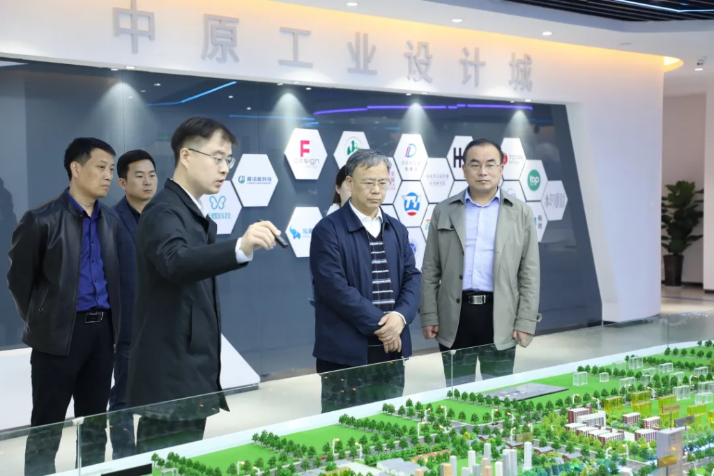 洛陽市工信局黨組成員、副局長李君一行蒞臨中原工業(yè)設(shè)計城參觀考察