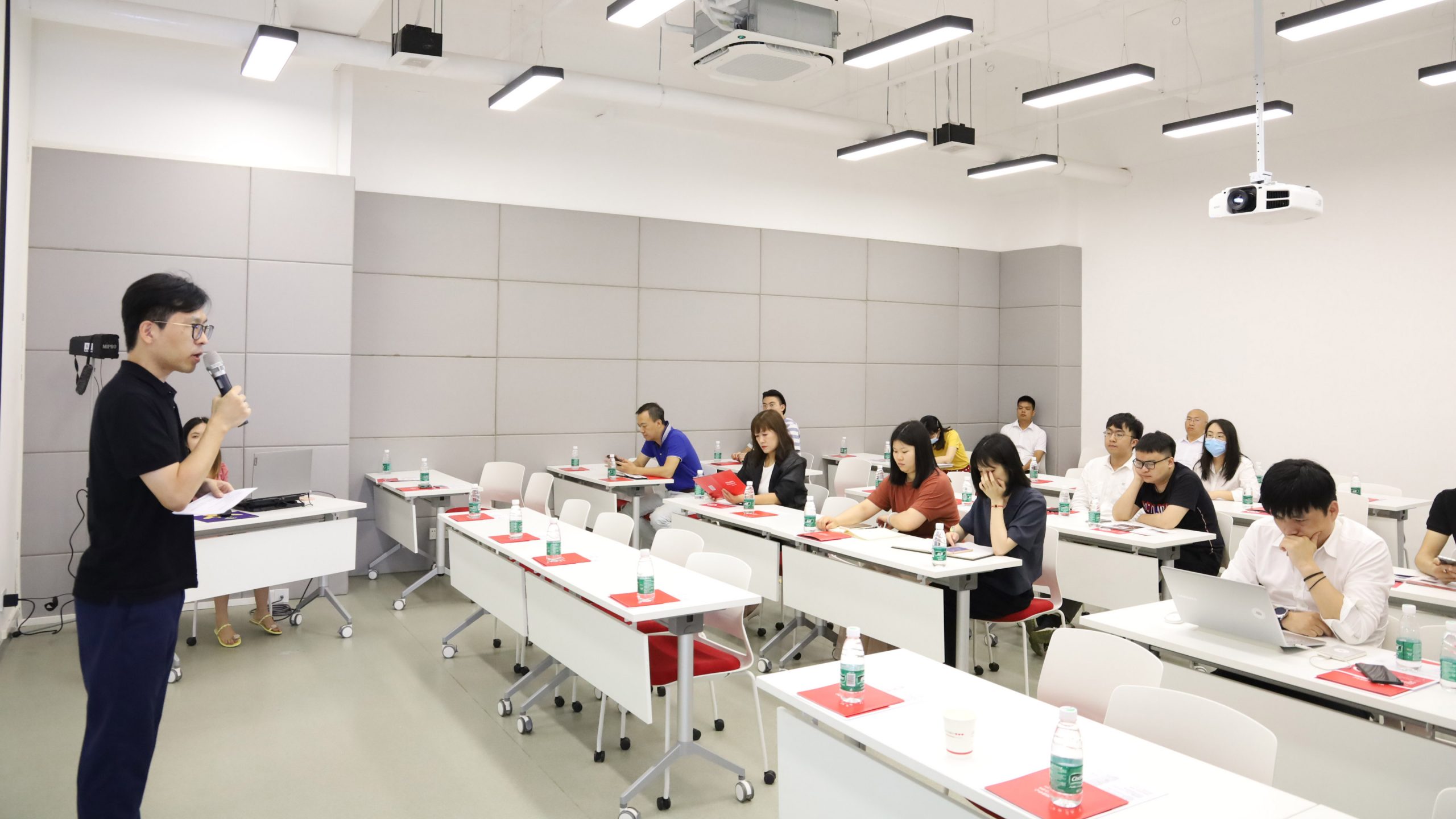 擦出中韓設計火花，中韓設計順德中心公益講座在設計城舉行