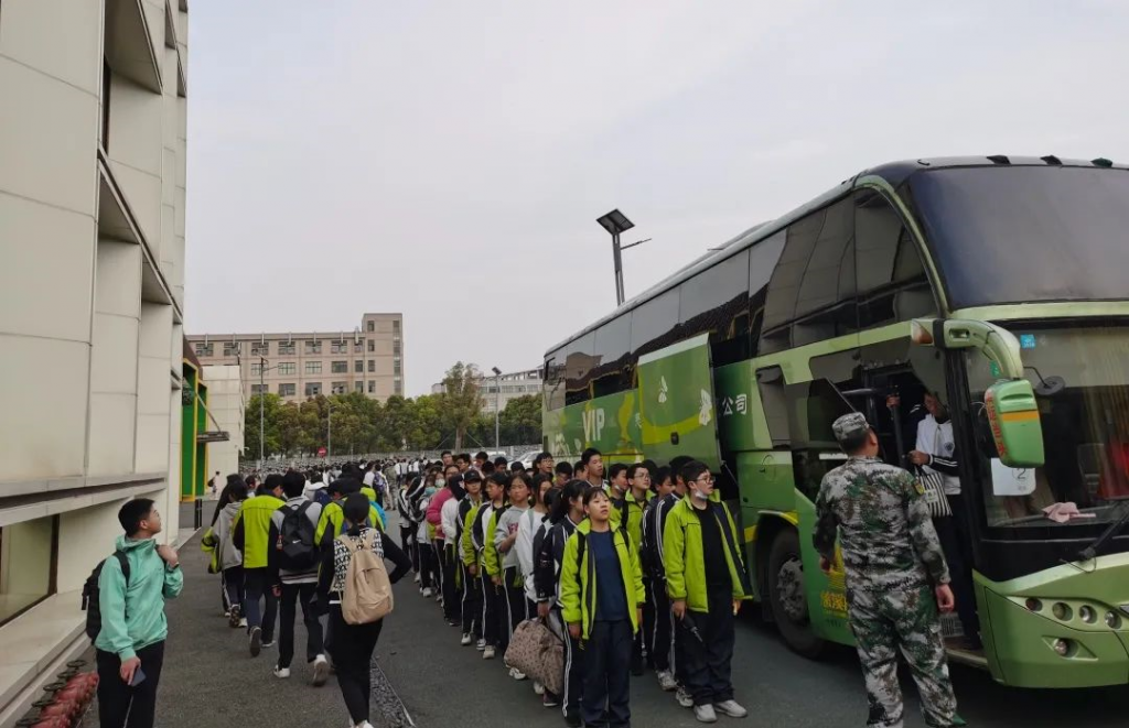 少年強則國強！掌起學子親密接觸人工智能