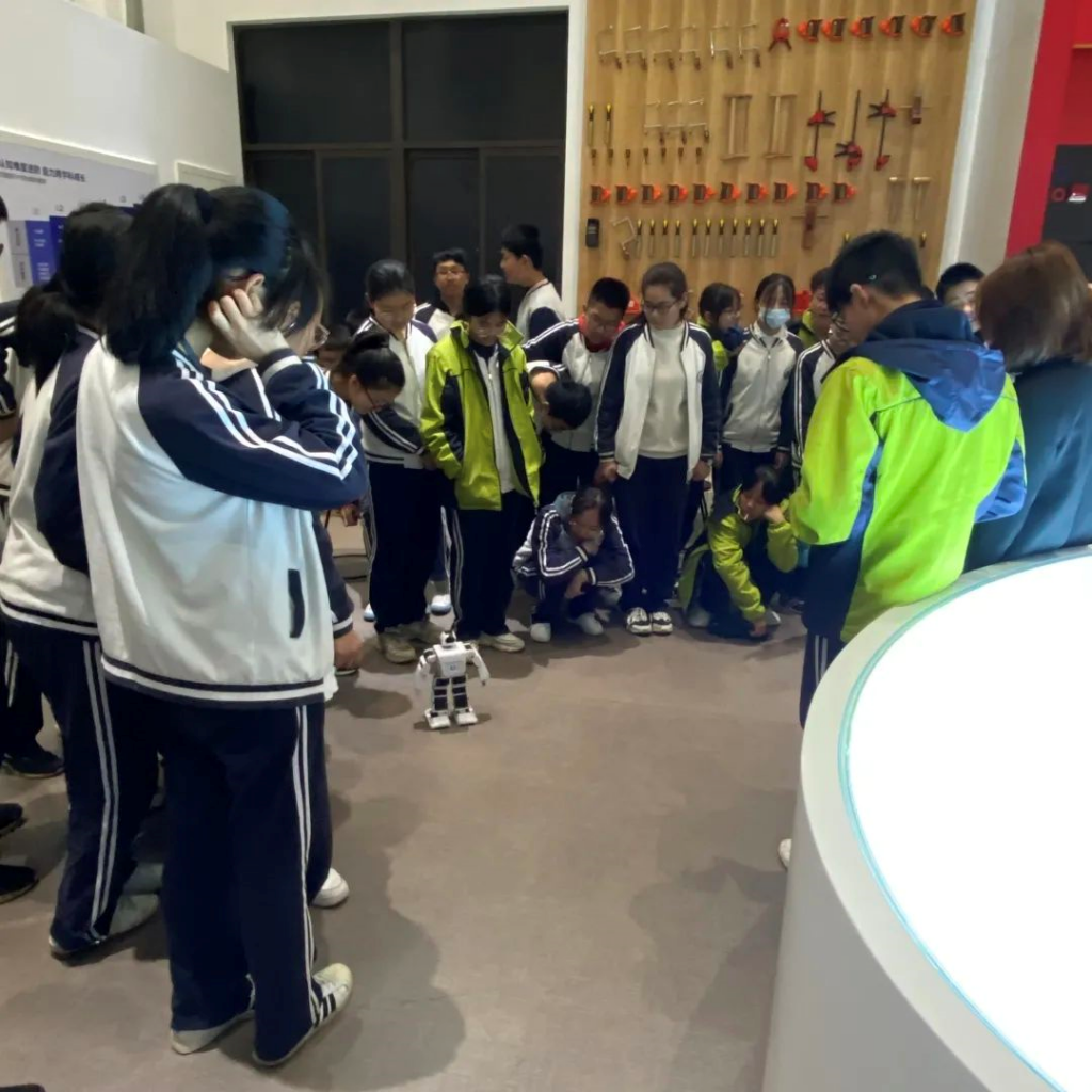 少年強則國強！掌起學子親密接觸人工智能