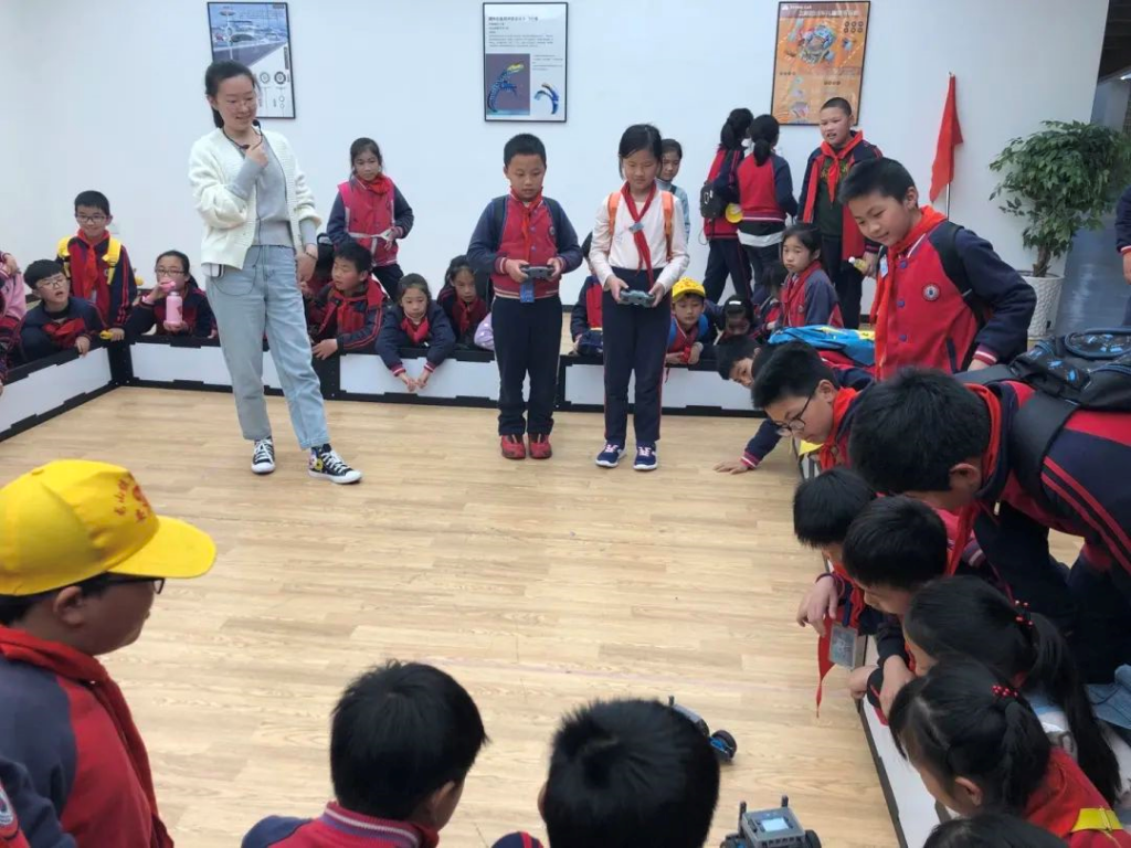 龍場小學：少年先鋒隊，科技強國研學記