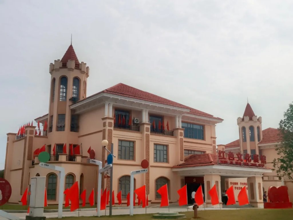 豐城市委書記李曉楚率團到江西工業(yè)設計小鎮(zhèn)開展黨史學習教育