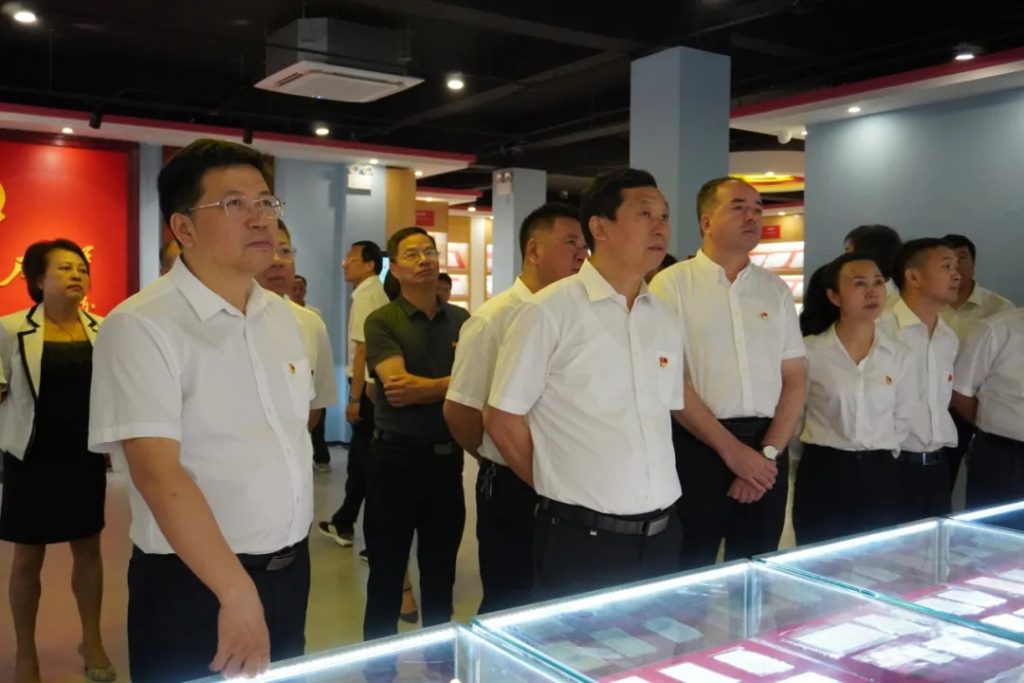 豐城市委書記李曉楚率團到江西工業(yè)設計小鎮(zhèn)開展黨史學習教育