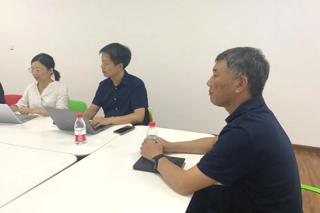 書記、院長來啦！來聽聽他們在電商直播基地的暢談