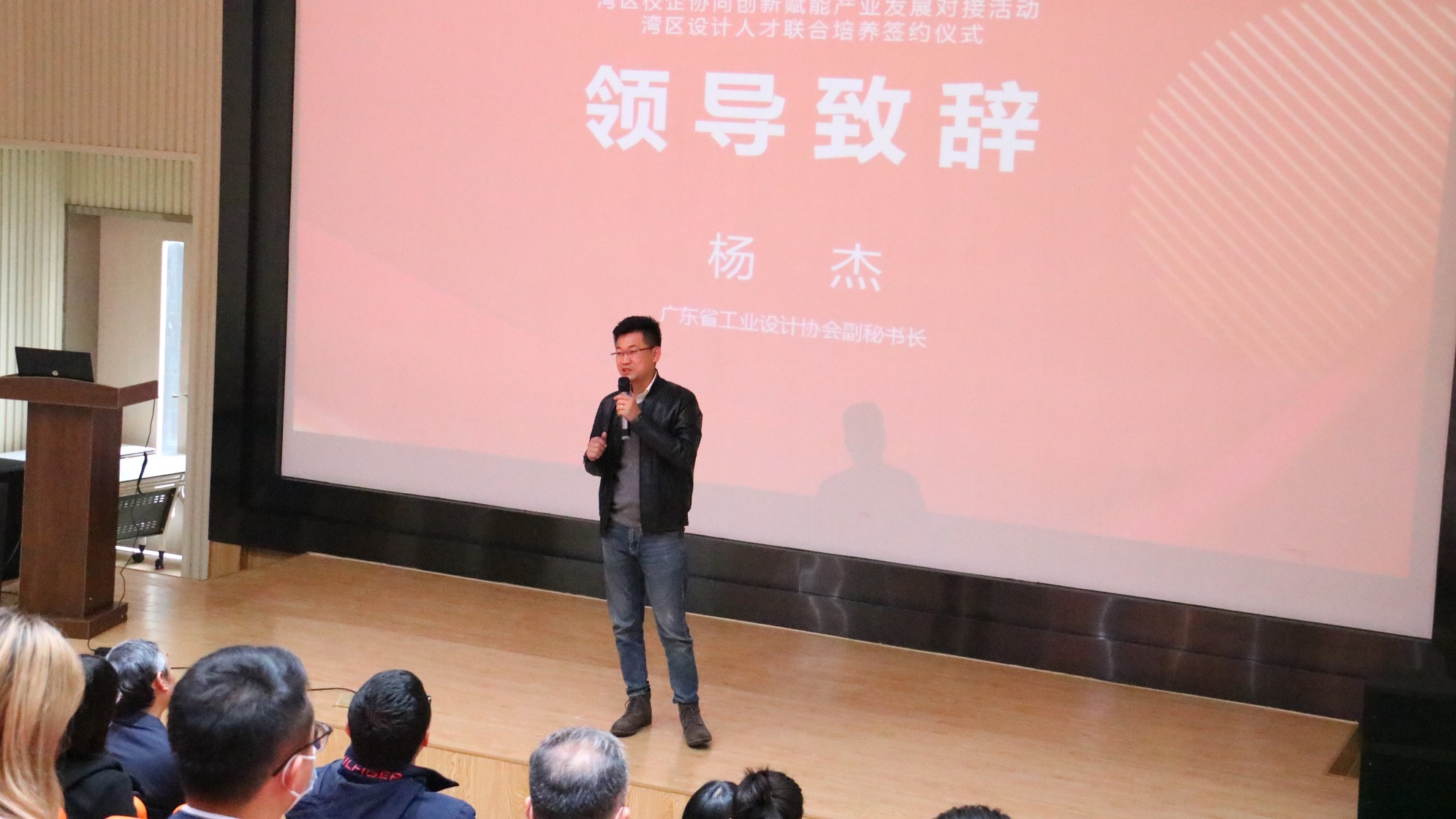 灣區(qū)校企協(xié)同創(chuàng)新賦能產(chǎn)業(yè)發(fā)展對接活動暨灣區(qū)設計人才聯(lián)合培養(yǎng)簽約儀式成功舉辦