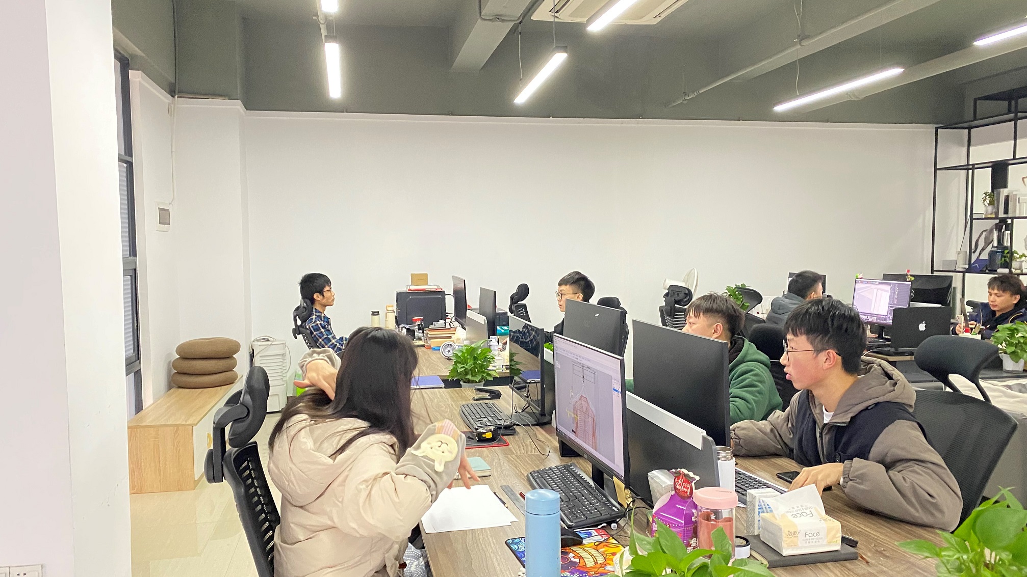 第十五期“小城故事”企業(yè)互訪：三家機(jī)構(gòu)擺出設(shè)計(jì)“龍門陣”