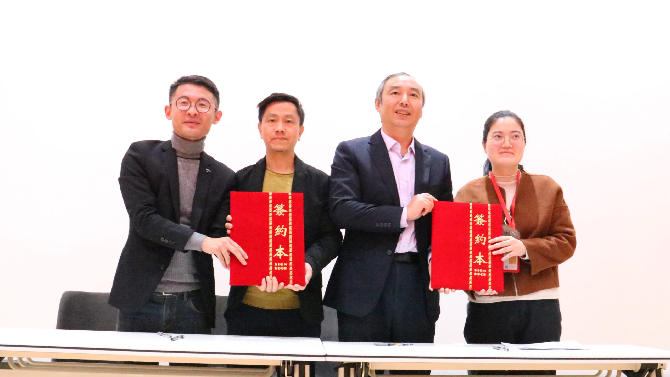 灣區(qū)校企協(xié)同創(chuàng)新賦能產(chǎn)業(yè)發(fā)展對接活動暨灣區(qū)設計人才聯(lián)合培養(yǎng)簽約儀式成功舉辦