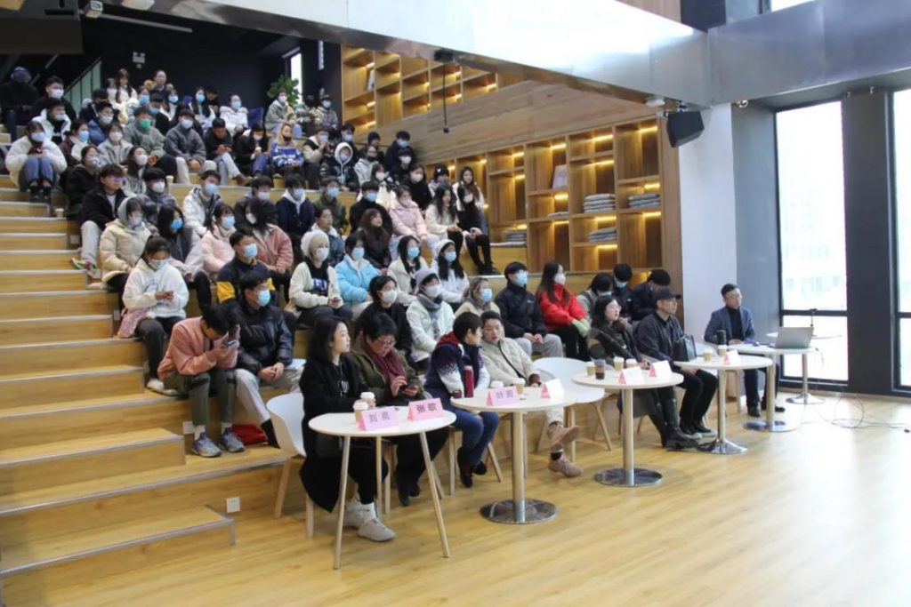 喝彩和掌聲不斷！這場演講為何引發未來青年設計師們紛紛點贊？