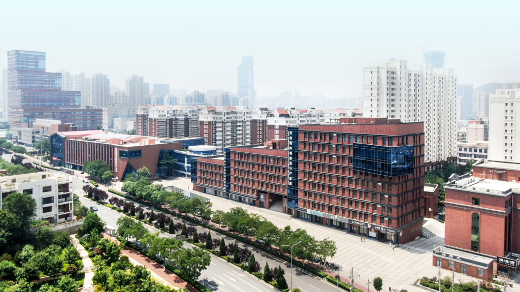 喜報(bào)！濟(jì)南國(guó)際創(chuàng)新設(shè)計(jì)產(chǎn)業(yè)園榮獲濟(jì)南（國(guó)際）機(jī)器人與高端裝備產(chǎn)業(yè)協(xié)會(huì)“高端裝備產(chǎn)業(yè)鏈領(lǐng)航企業(yè)”等獎(jiǎng)項(xiàng)