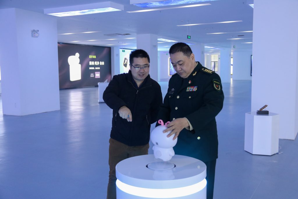 宜春市委常委、軍分區(qū)政委黃長(zhǎng)平調(diào)研走訪(fǎng)中部教裝城，勉勵(lì)說(shuō)……