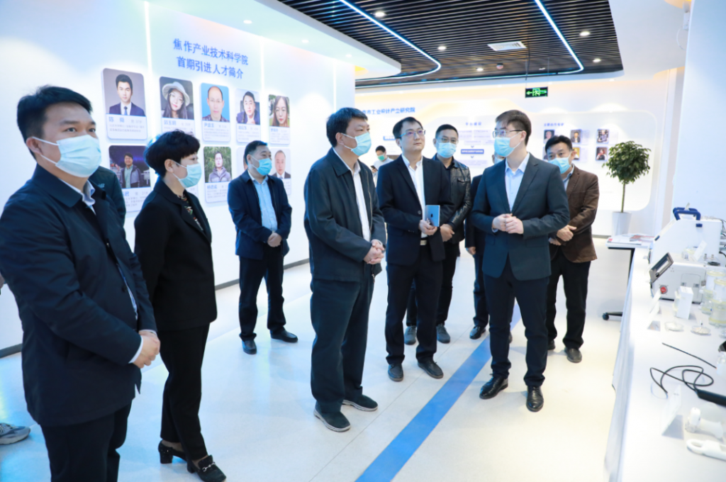 焦作市委常委、統戰部部長董炳麓一行蒞臨中原工業設計城參觀調研