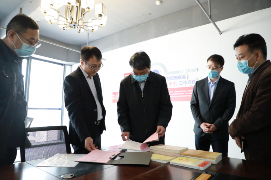 焦作市委常委、統戰部部長董炳麓一行蒞臨中原工業設計城參觀調研