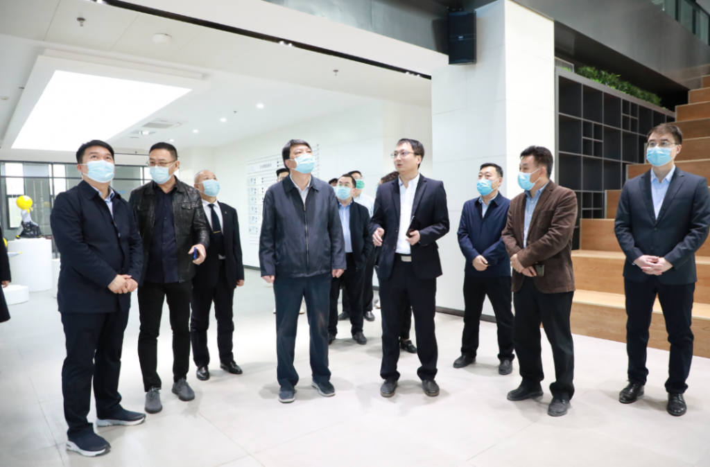 焦作市委常委、統戰部部長董炳麓一行蒞臨中原工業設計城參觀調研