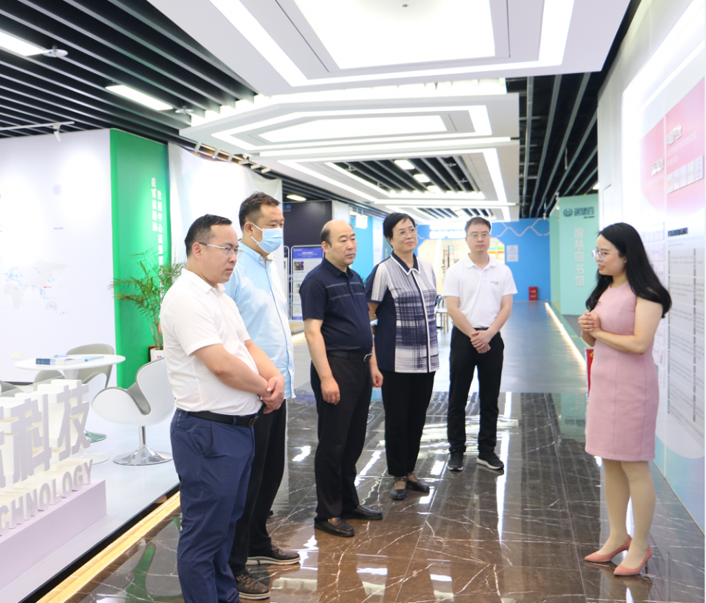 中原工業(yè)設(shè)計城陪同河南省工信廳副廳長郝敬紅一行前往深圳大灣區(qū)進行參觀考察
