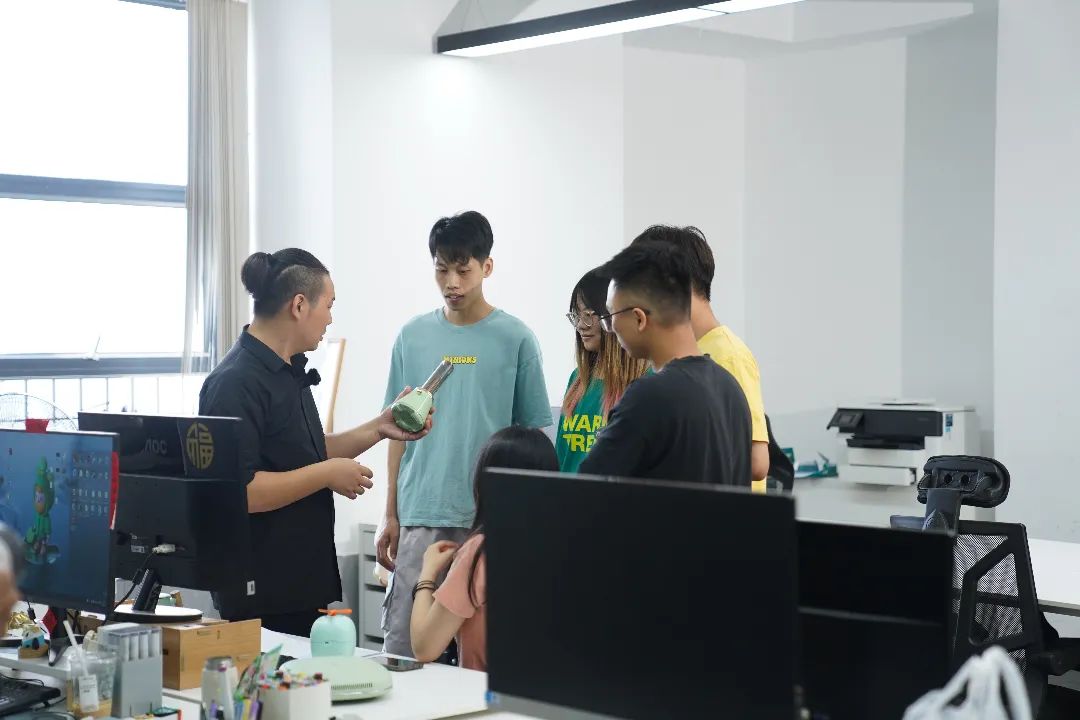 “解鎖”高科技！他這個(gè)設(shè)計(jì)拿下紅點(diǎn)獎 | 從800到8000，牢記囑托開新局⑩