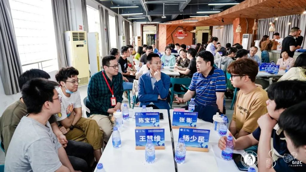 西南大學(xué)專業(yè)學(xué)位導(dǎo)師培訓(xùn)暨順德校企聯(lián)合培養(yǎng)對接大會走進(jìn)設(shè)計城