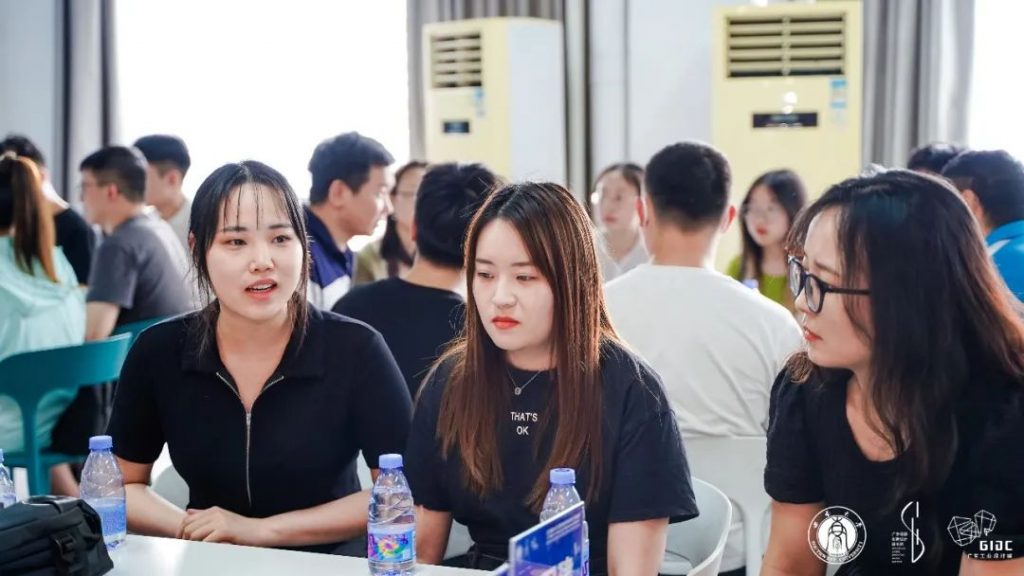 西南大學(xué)專業(yè)學(xué)位導(dǎo)師培訓(xùn)暨順德校企聯(lián)合培養(yǎng)對接大會走進(jìn)設(shè)計城