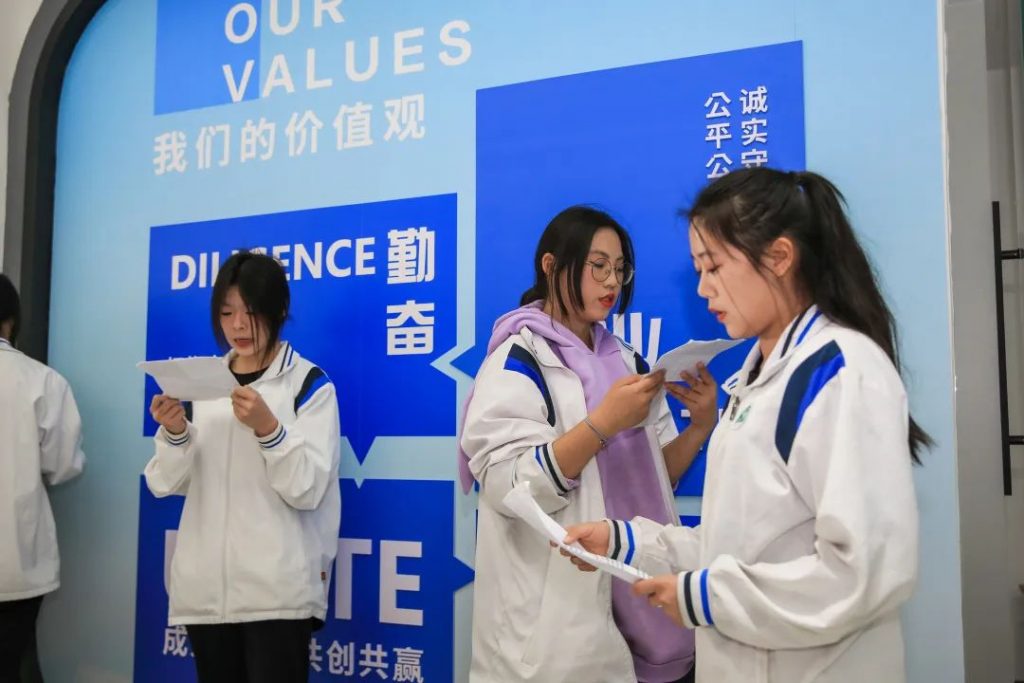 集結未來星主播！佛山首個互聯網營銷師聯合培養(yǎng)基地開班