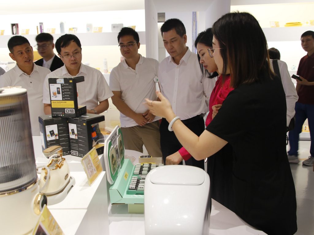 深佛企業(yè)代表共議“設(shè)計+科技”合作 加快形成新質(zhì)生產(chǎn)力