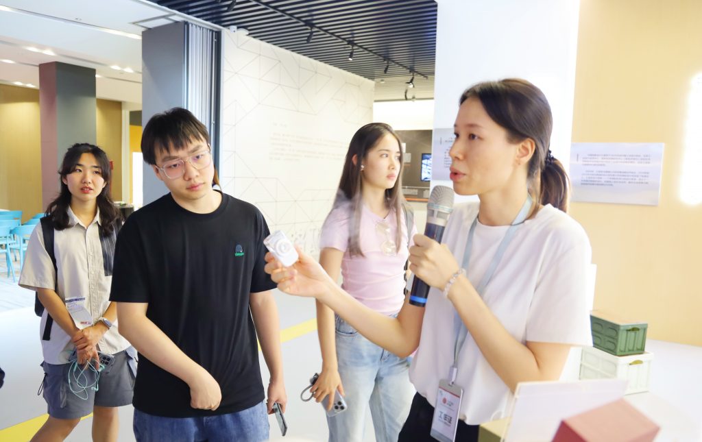 深化產(chǎn)學(xué)研交流 | 清華大學(xué)深圳國際研究生走進(jìn)設(shè)計城