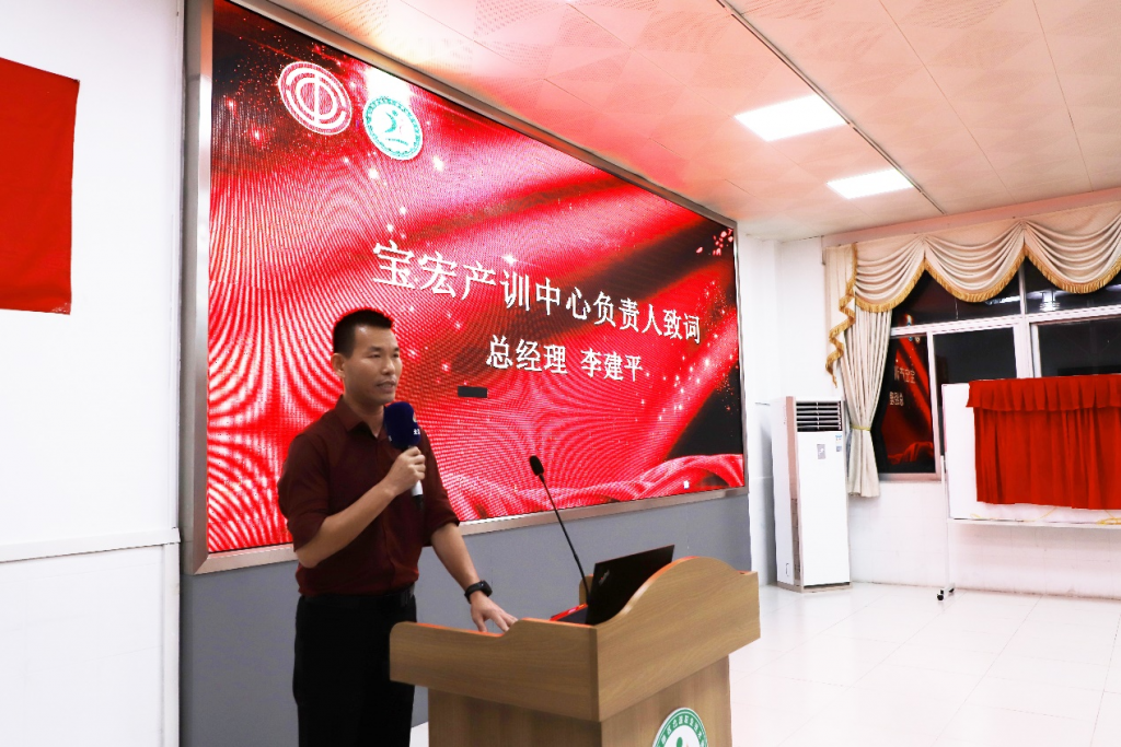 北滘鎮(zhèn)總工會工匠學院揭牌及首期工業(yè)機器人培訓班正式開班！